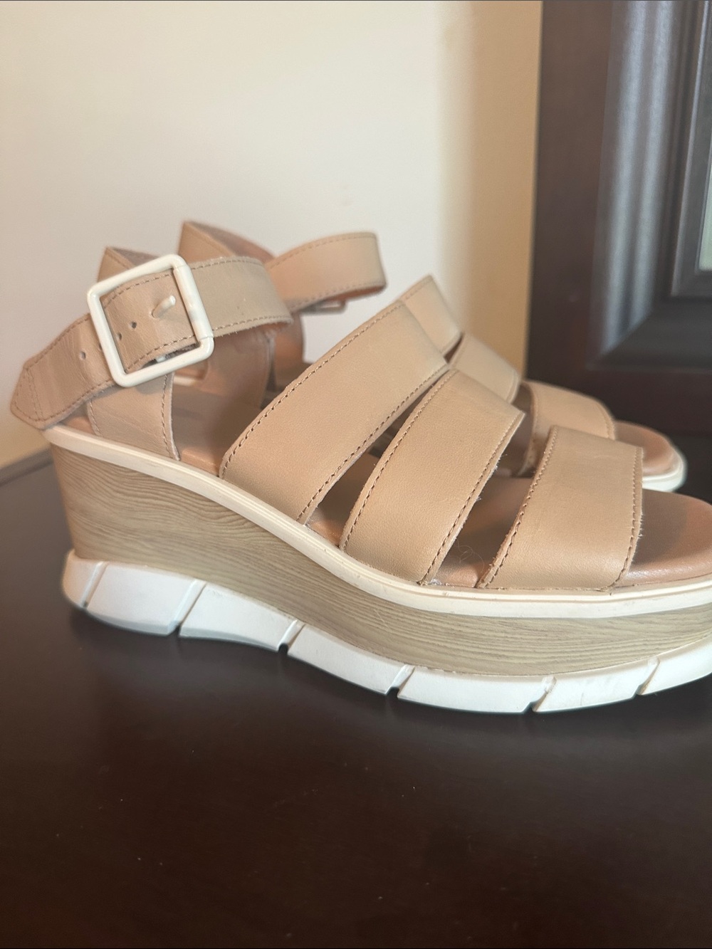 EUC Women’s 6 SOREL sandals - Picture 4 of 8